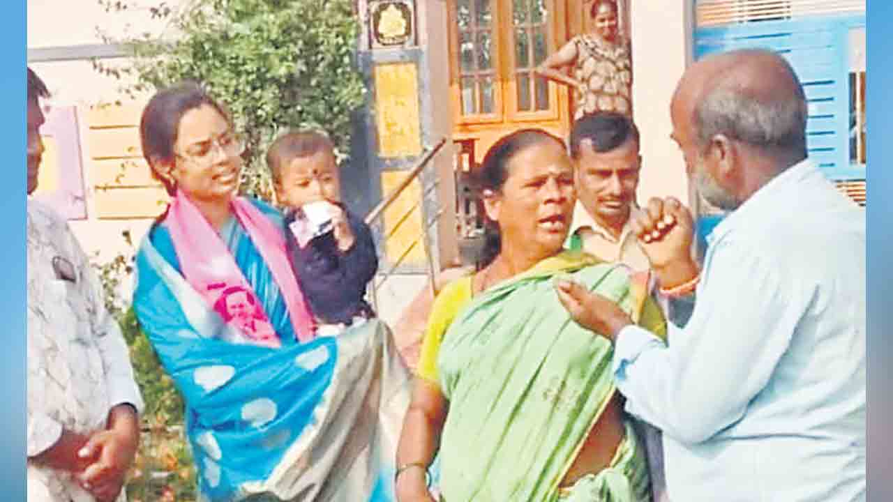 ఎరువులకు ఇబ్బంది ఇప్పుడే ఎందుకు ? ..కేసీఆర్‌ ఉన్నప్పుడు బాగుండే