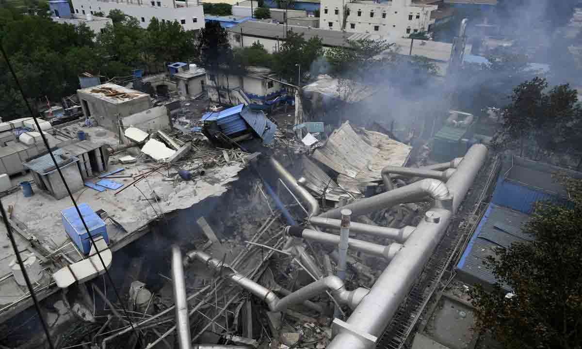 నిర్లక్ష్యం వల్లే ‘సిగాచి’లో పేలుడు