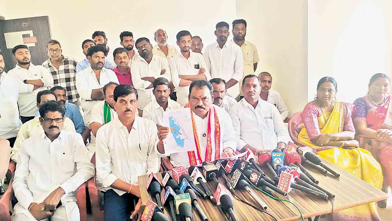 అంజన్న ఆలయ భూహద్దులపై నోరు మెదపరా?