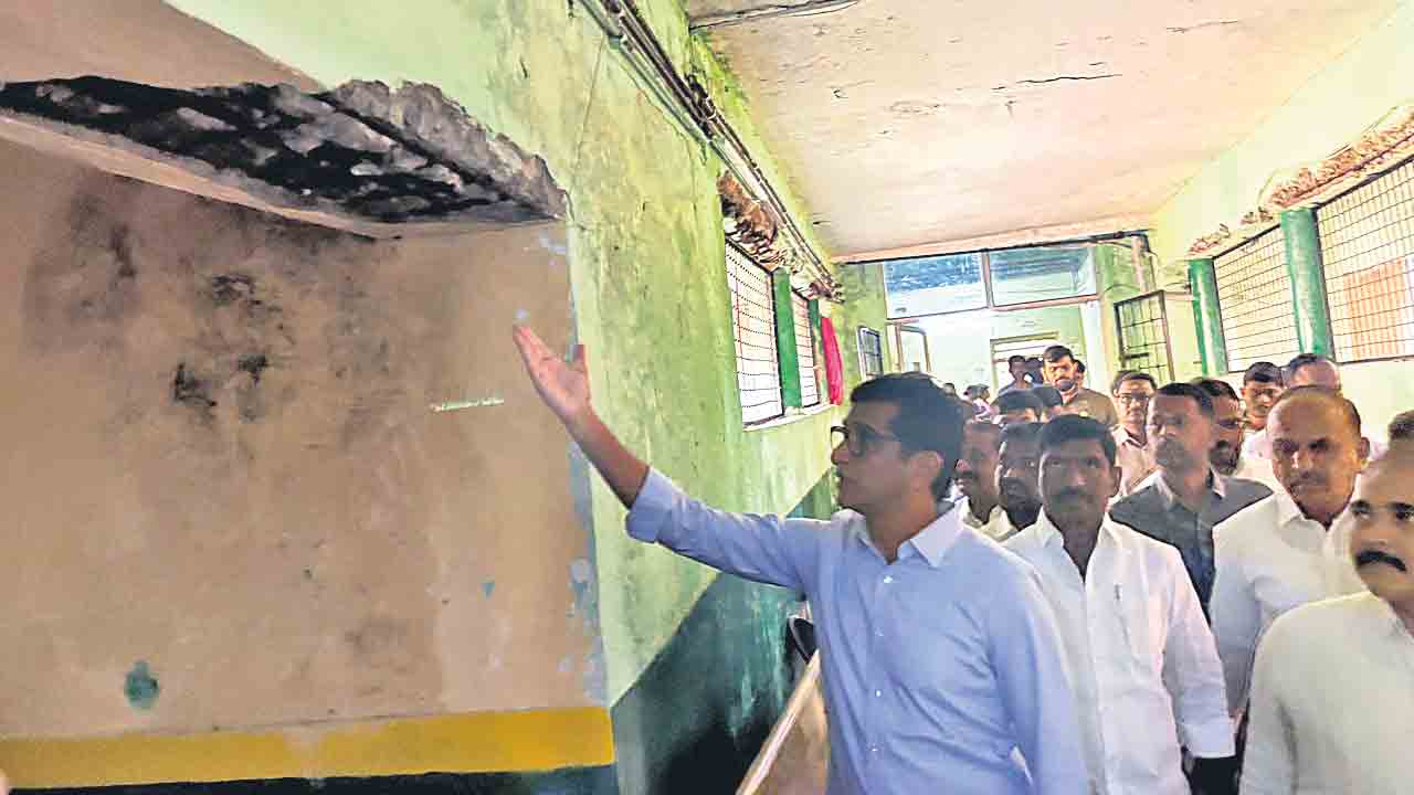 కొత్త నగరాలకు నిధులు..ఉన్న దవాఖానలు పట్టవా?