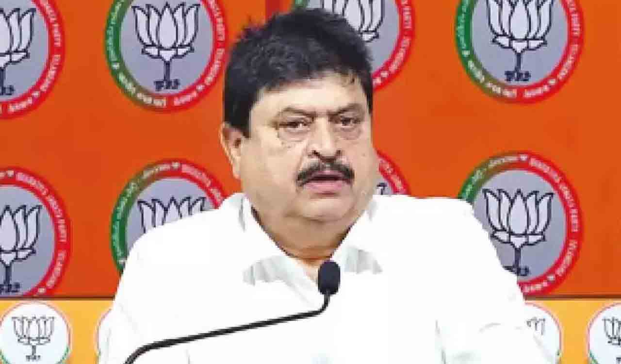 ఫిరాయింపు ఎమ్మెల్యేలకు క్లీన్‌చిట్‌ అప్రజాస్వామికం