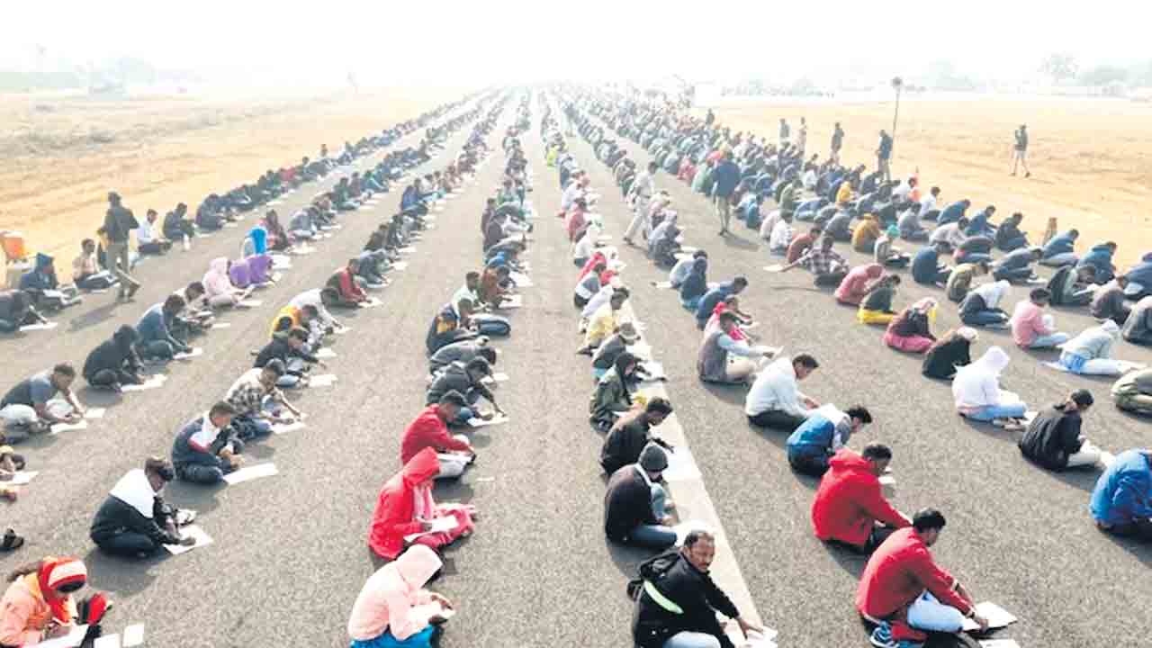 హోంగార్డ్‌ ఉద్యోగాలకు ఎంబీఏ, ఎంసీఏ పట్టభద్రులు