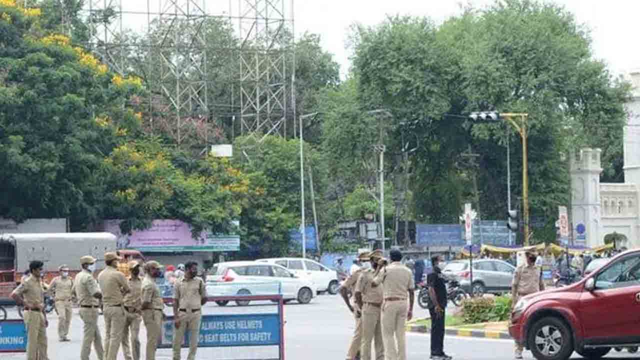 పోలీస్‌ వలయంలో అసెంబ్లీ