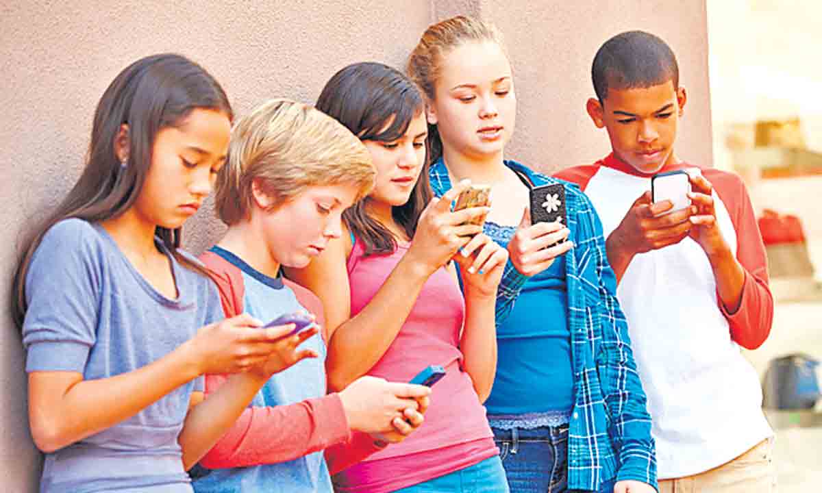 సోషల్‌ మీడియాతో పిల్లల్లో ఏకాగ్రత లోపం!