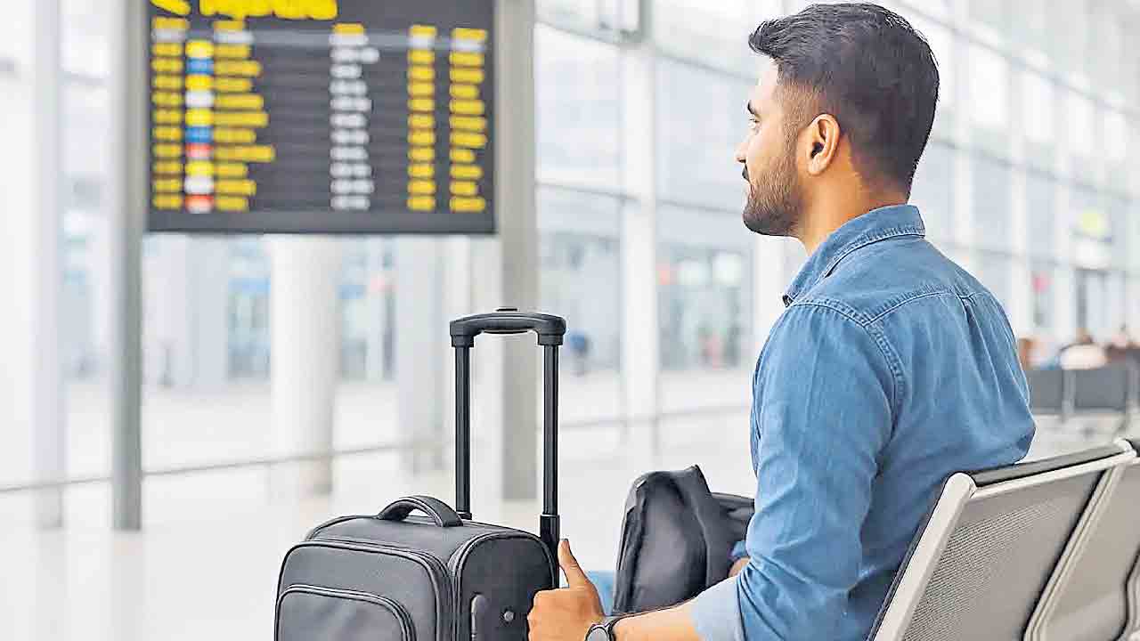 రోజుకు 426 మంది భారత్‌కు బైబై!