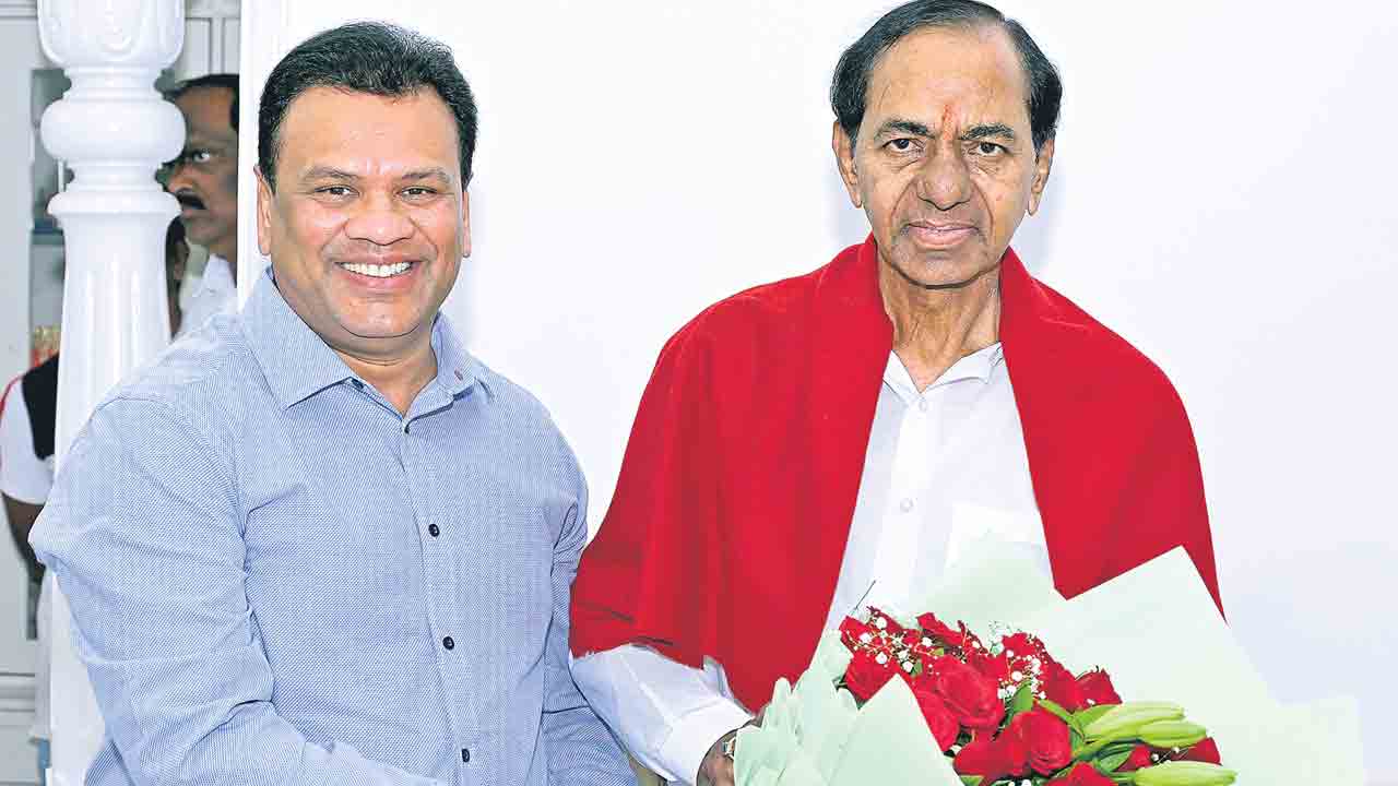 KCR | కేసీఆర్‌కు న్యూఇయర్‌ విషెస్‌ తెలిపిన మహేశ్‌ బిగాల