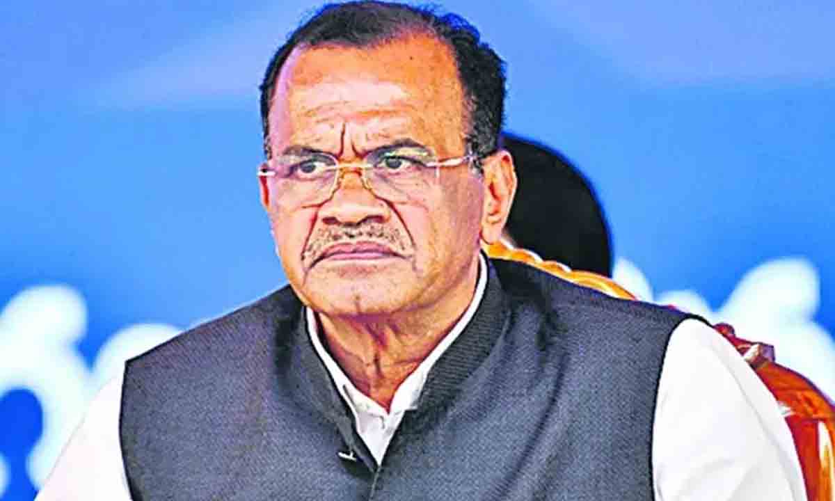 మళ్లీ తడబడిన మంత్రి కోమటిరెడ్డి వెంకట్‌రెడ్డి