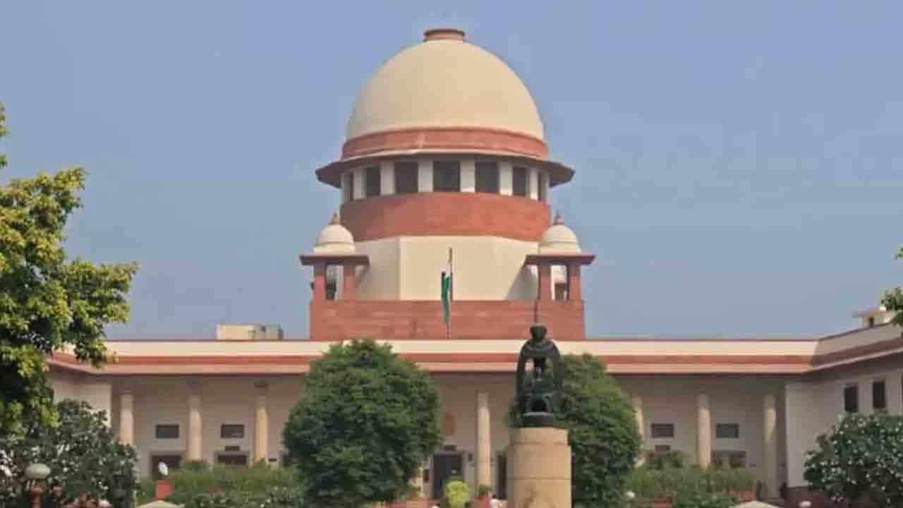 సుప్రీంకోర్టులో 90,900 కేసులు పెండింగ్‌