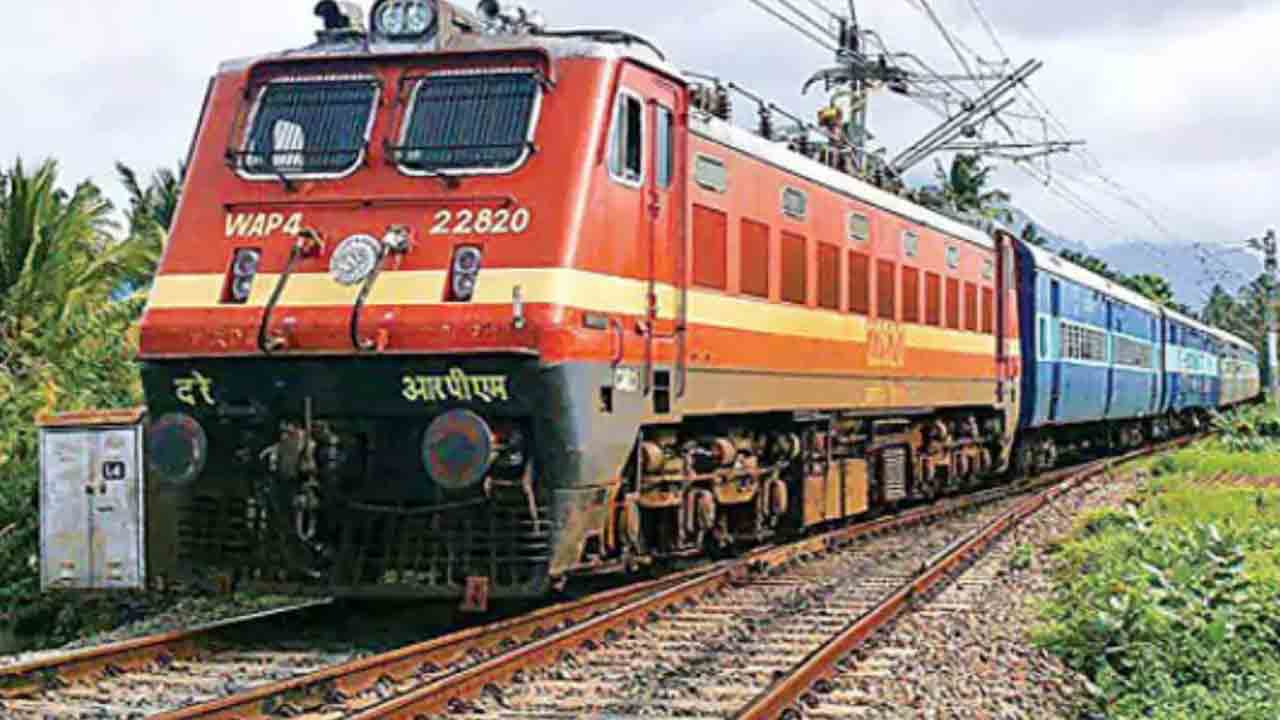 సంక్రాంతికి 11 అదనపు ప్రత్యేక రైళ్లు