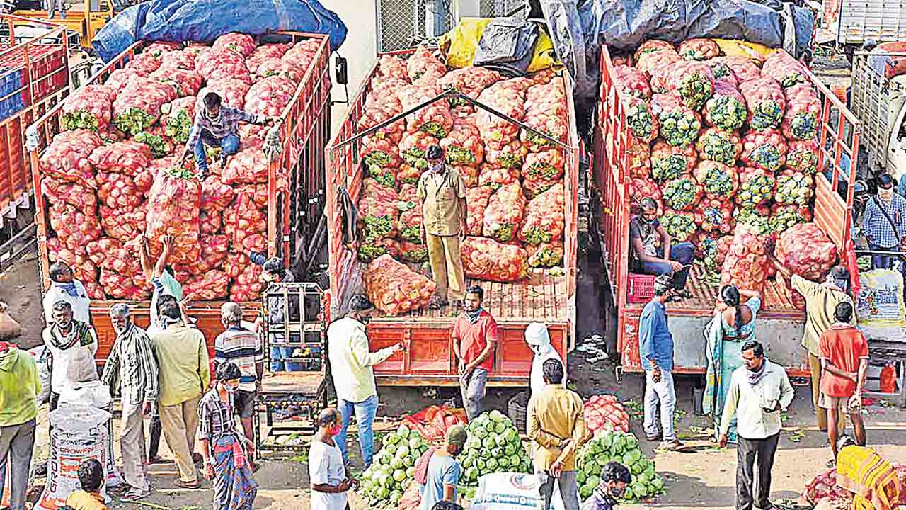 దళారుల చేతిలో ఉద్యాన రైతులు విలవిల