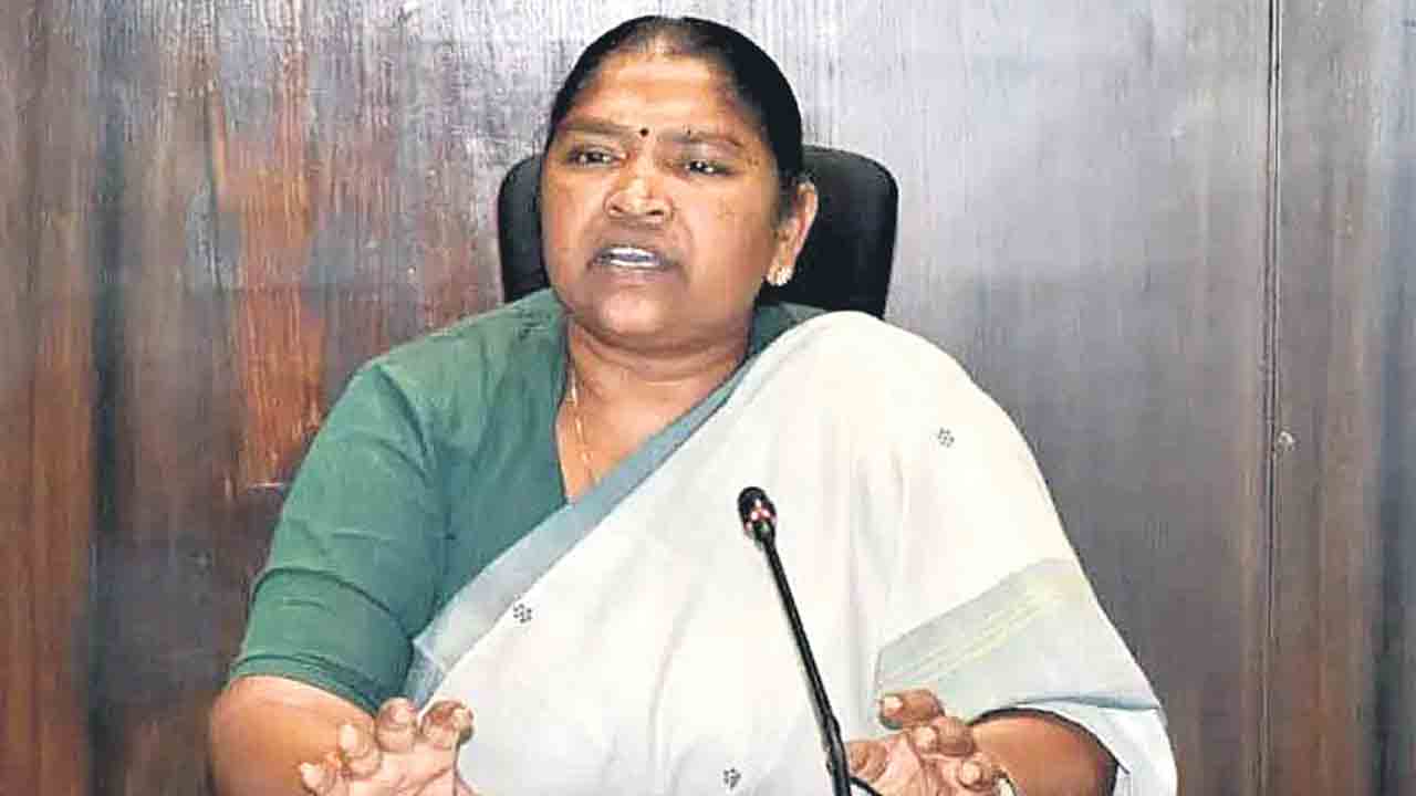 మహిళల సాధికారతకు ప్రాధాన్యం : సీతక్క