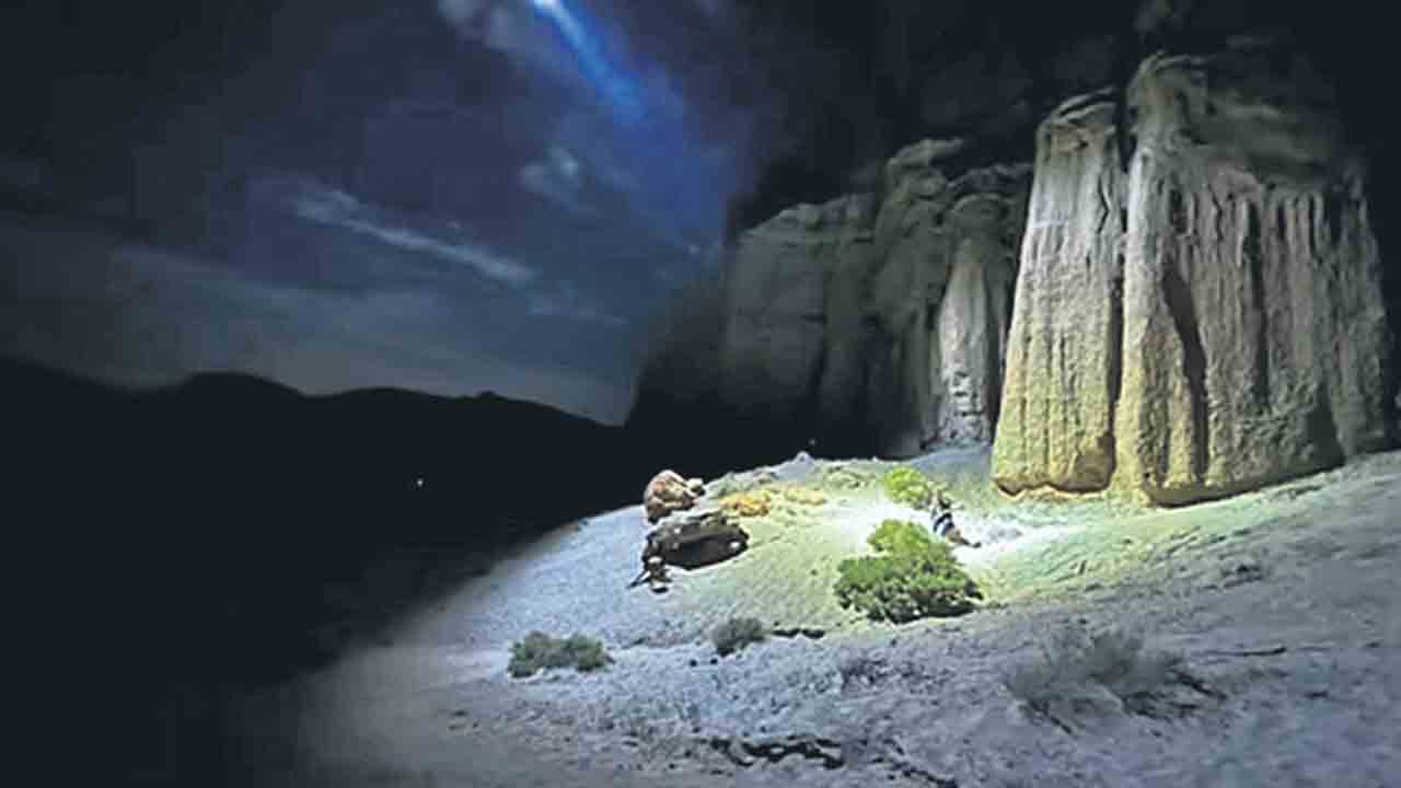 రాత్రి వేళ సూర్య కాంతులు!