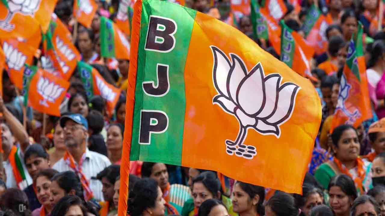 4,236లో గెలిచింది 189 మాత్రమే.. పల్లె పోరులో బీజేపీ బేజారు!