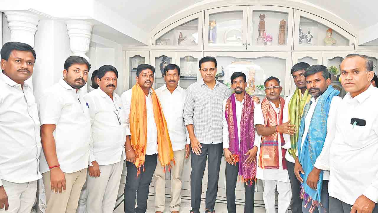 గులాబీ పార్టీ వెంటే పల్లె జనం