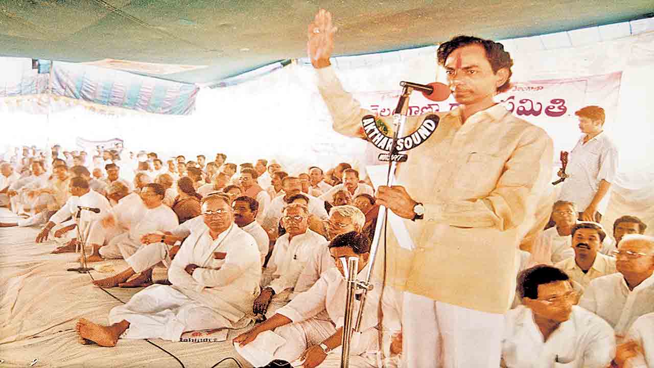 ఉద్యమ పునరుజ్జీవనం.. టీఆర్‌ఎస్‌ ఆవిర్భావం