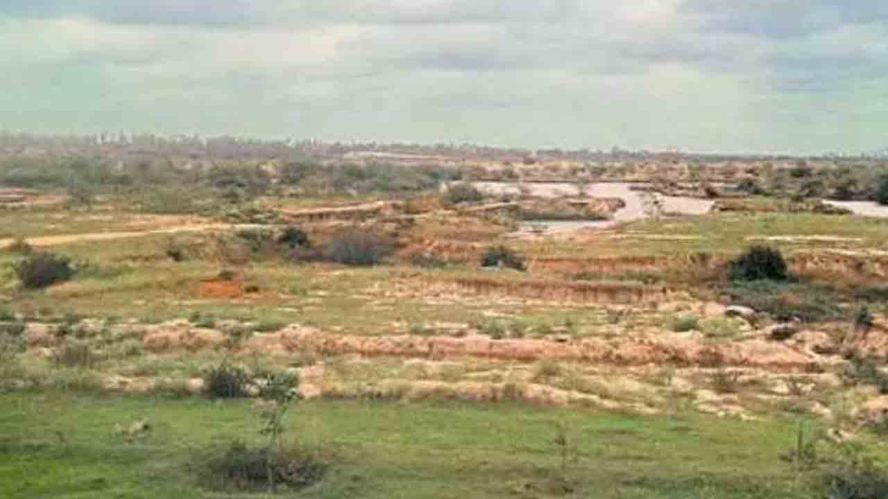 భూకబ్జాకు యత్నించిన నిందితులపై కేసు