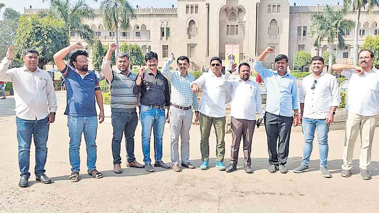 యూజీసీ పే స్కేల్స్‌ వెంటనే అమలు చేయాలి