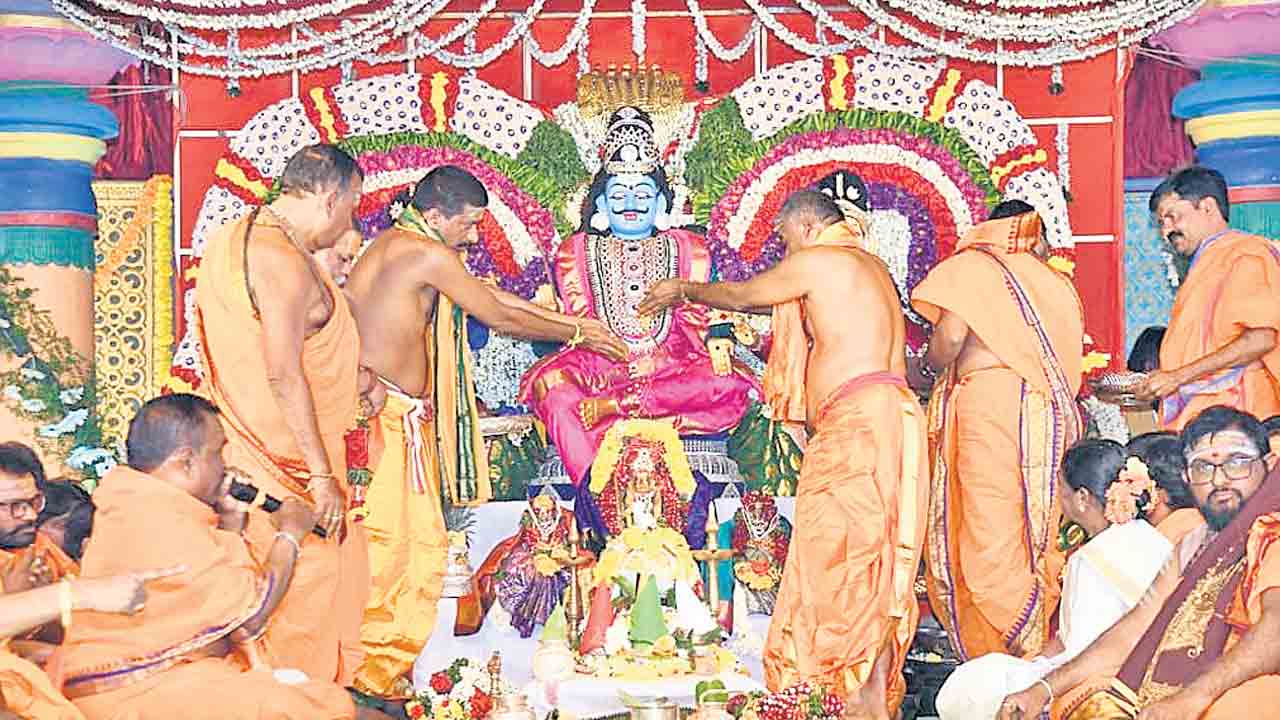 Komuravelli Mallikarjuna | వైభవంగా కొమురవెల్లి మల్లన్న కల్యాణం..  భారీగా తరలివచ్చిన భక్తులు 