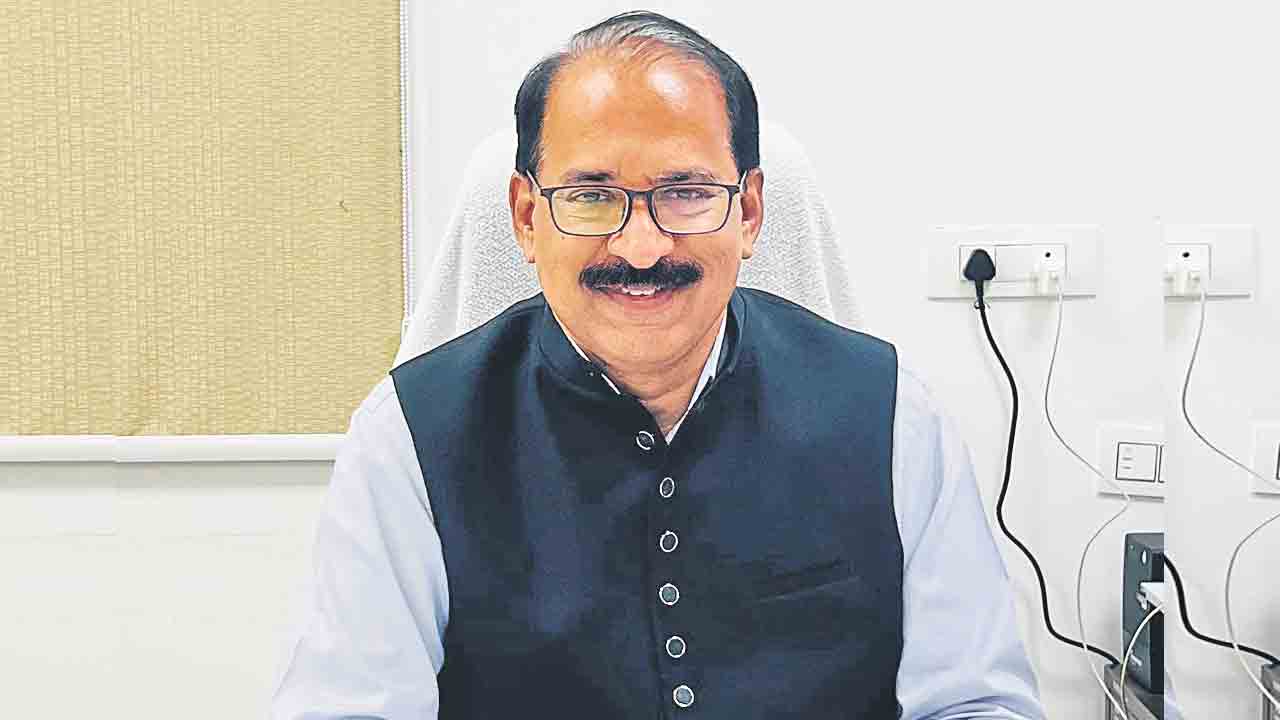 కాళోజీ హెల్త్‌ వర్సిటీ ఇన్‌చార్జి వీసీగా రమేశ్‌రెడ్డి