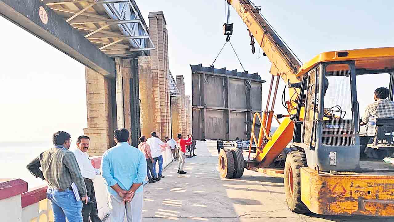 తుంగభద్ర డ్యామ్‌ గేట్ల మార్పిడి షురూ