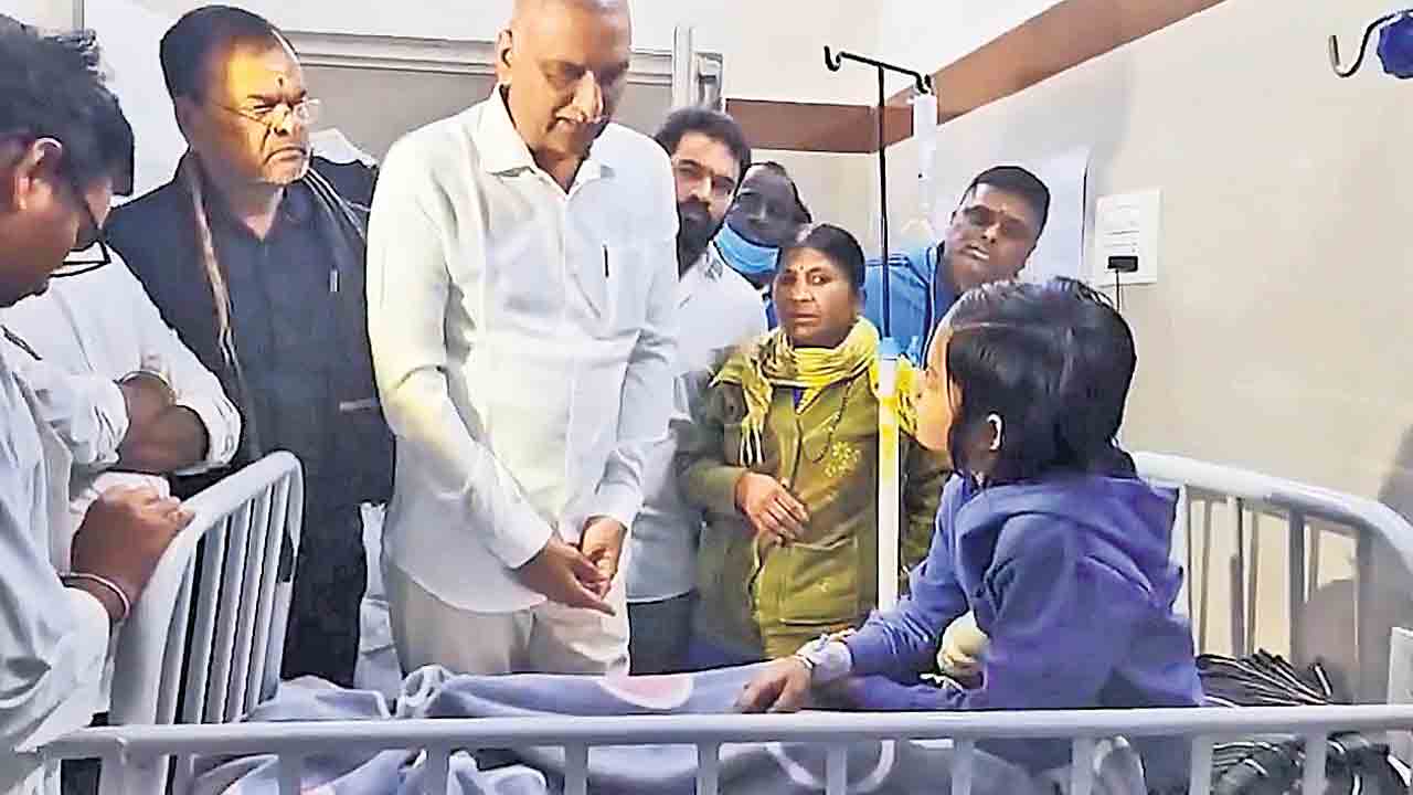 సీఎం విజన్‌.. విద్యార్థులకు పాయిజన్‌!