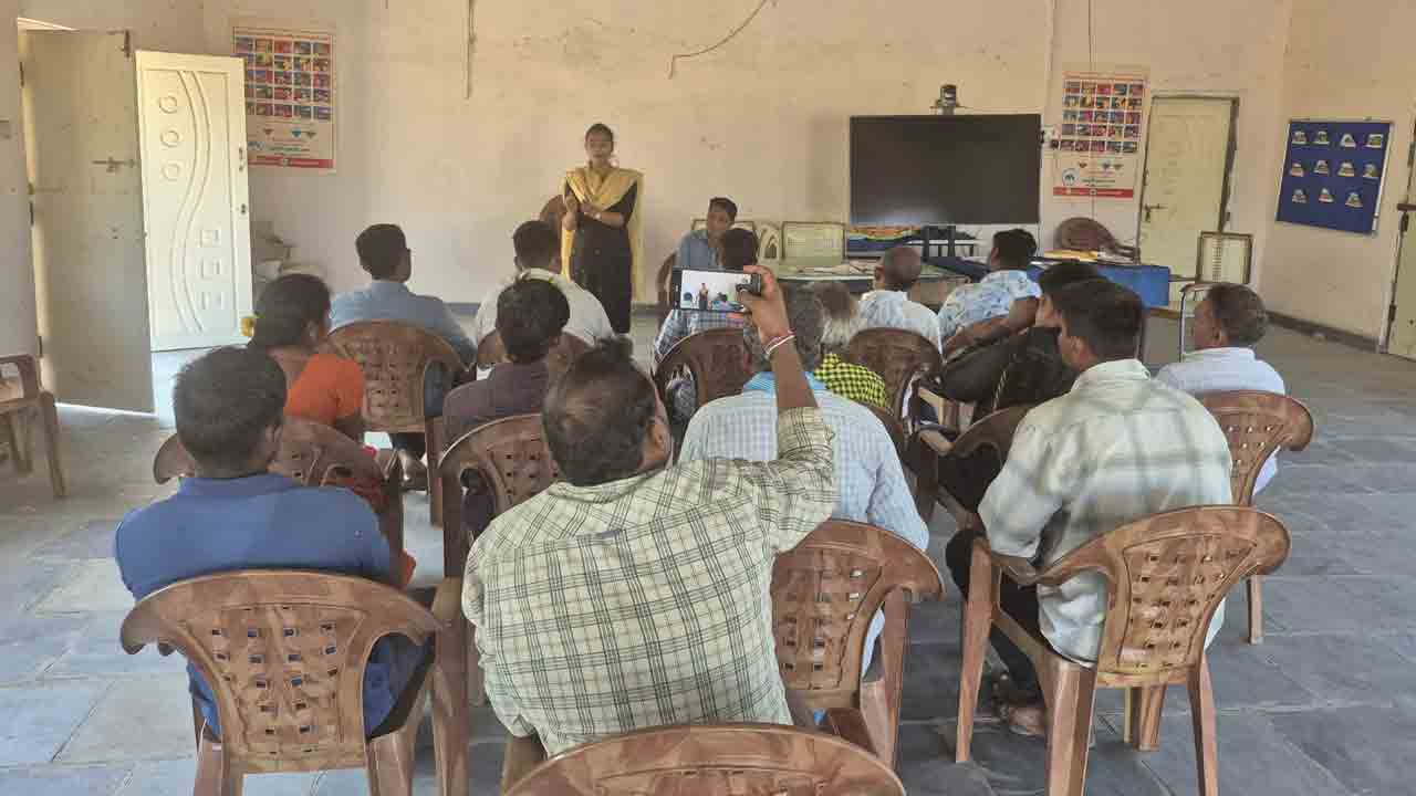 Urea App | యూరియా బుకింగ్ యాప్‌పై రైతులకు అవగాహన