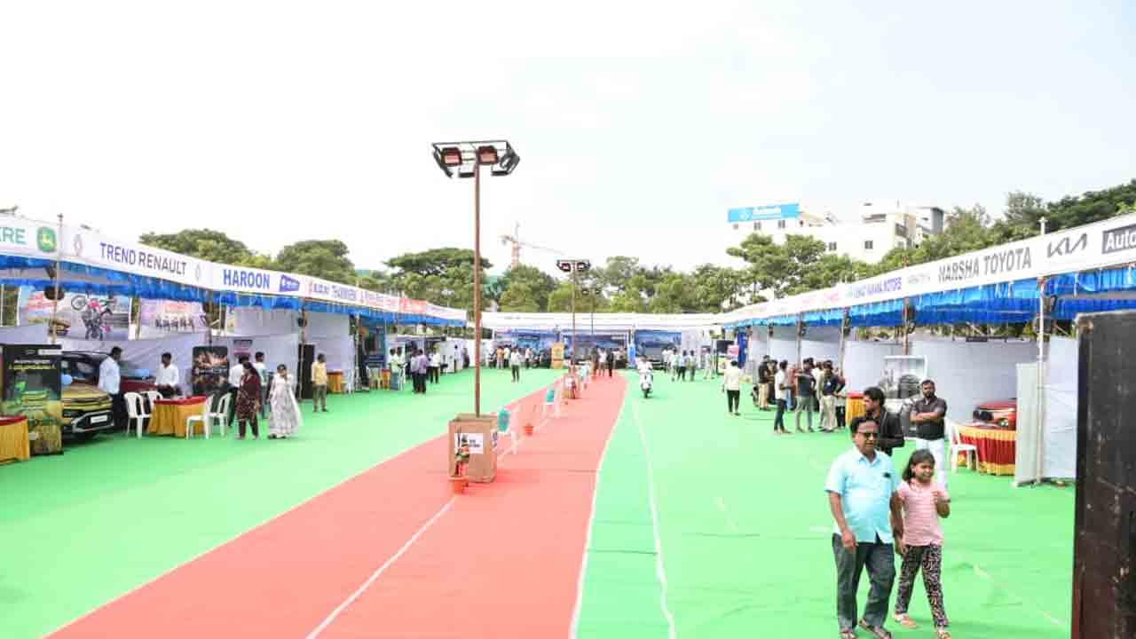 ఆటో షో అదరహో..