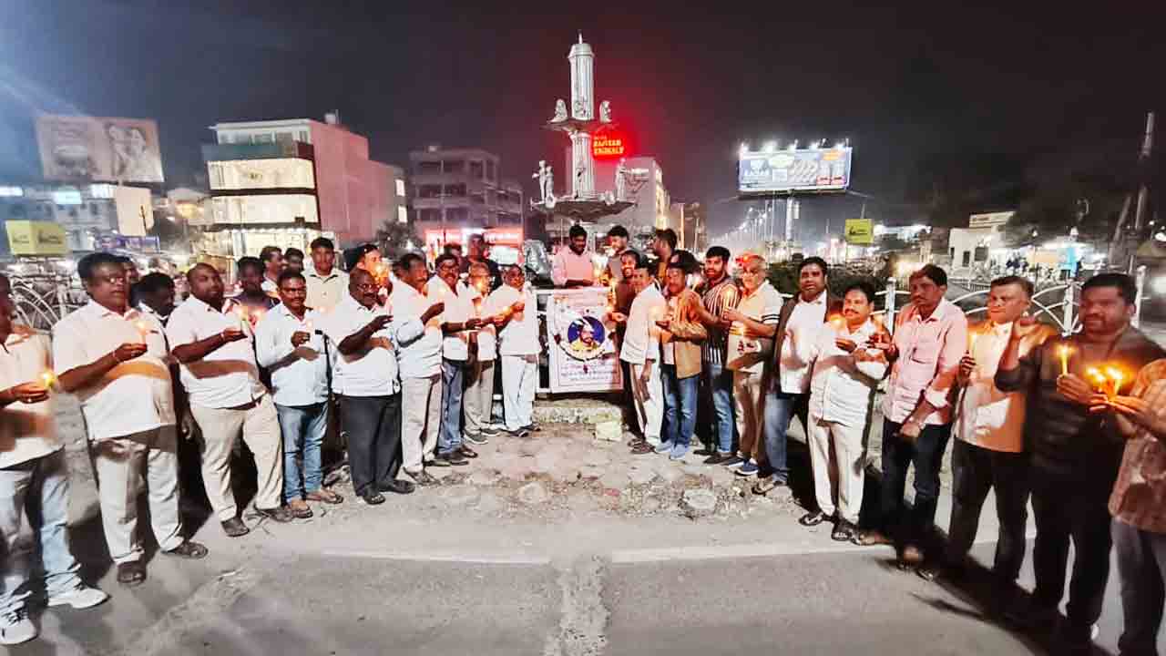 Adilabad | ఆదిలాబాద్‌లో ఈశ్వర చారికి నివాళి అర్పిస్తూ కొవ్వొత్తులతో ర్యాలీ