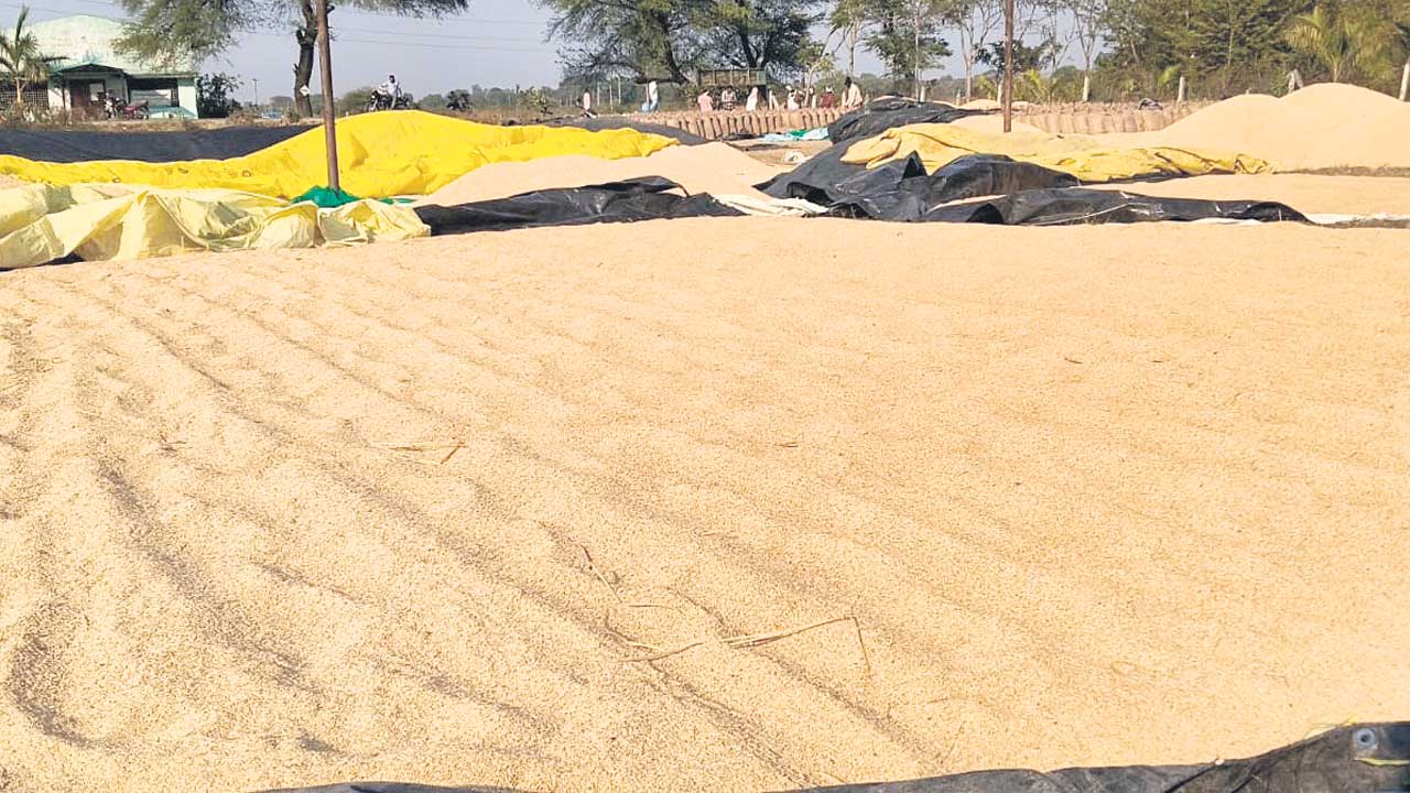 నెలన్నరగా పడిగాపులే..!