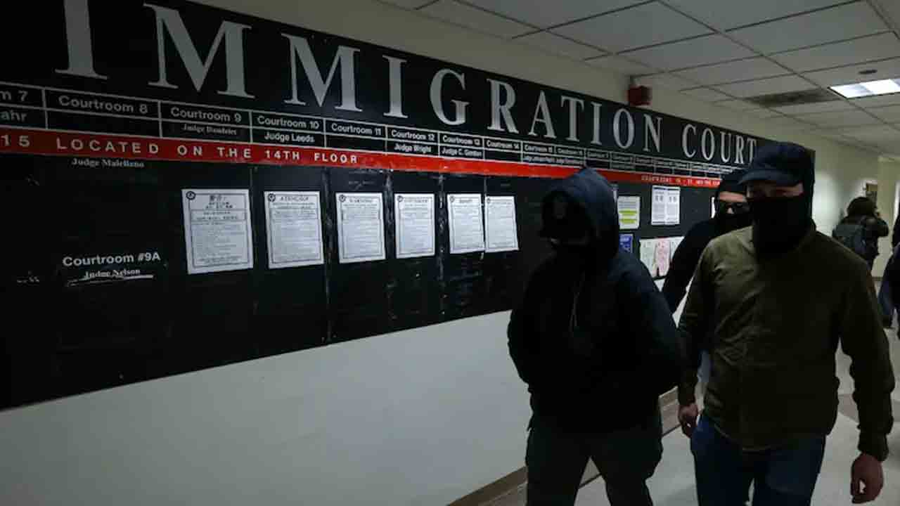 Illegal Migrants | రూ.2.7 లక్షలు ఇస్తాం అమెరికాను వీడండి.. అక్రమ వలసదారులకు ట్రంప్‌ ప్రభుత్వం   బంపర్‌ ఆఫర్‌