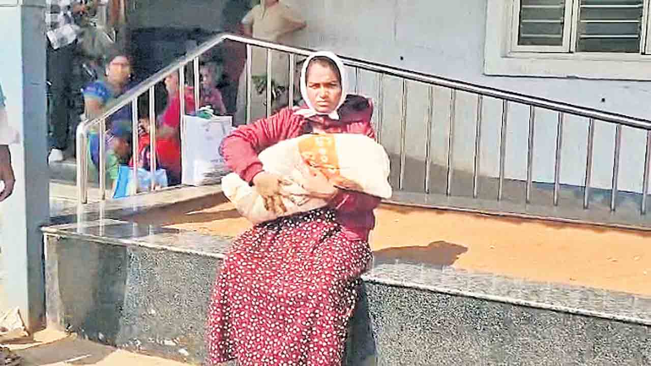 శాఖలవారీగా పేరుకుపోయాయిలా.. అమ్మ ఒడి ఎక్కడ?