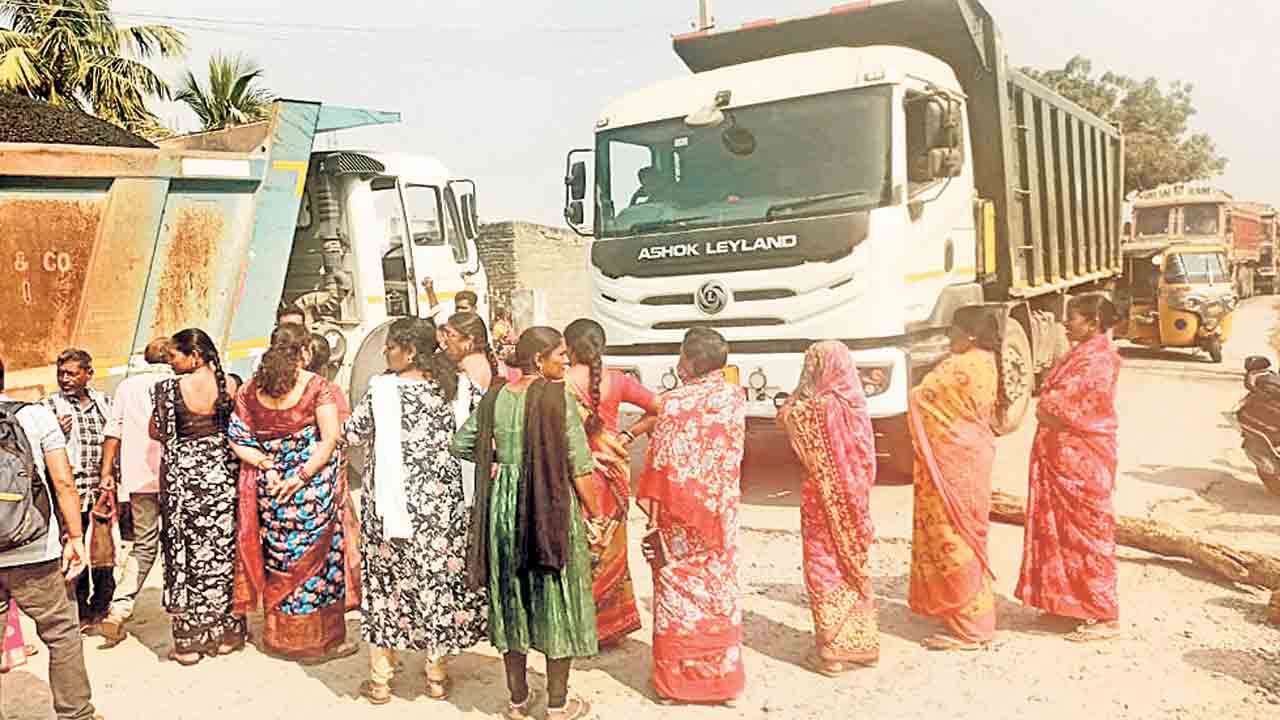 ప్రభుత్వ ఆదాయం కోసం మేం చావాలా?.. అన్నారం గ్రామ మహిళల ఆవేదన