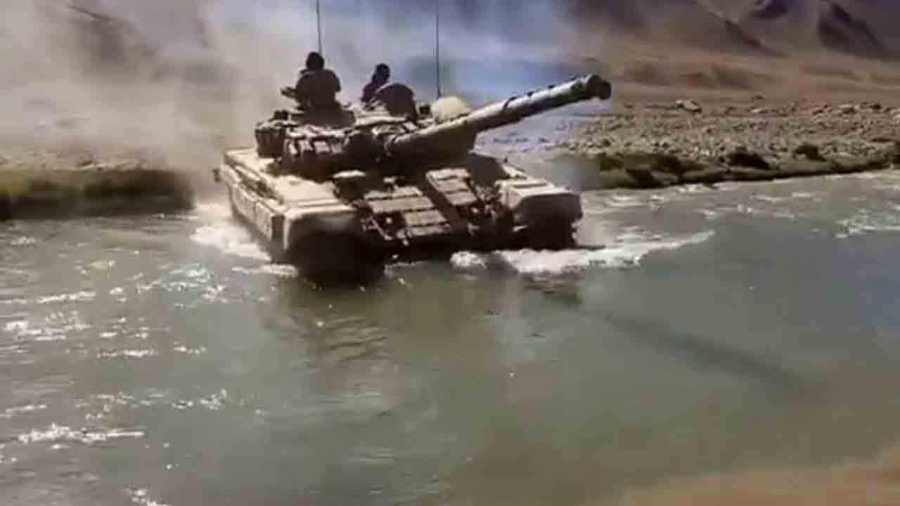 Army Soldier Dies | కాలువలో మునిగిన ఆర్మీ ట్యాంక్‌.. సైనికుడు మృతి