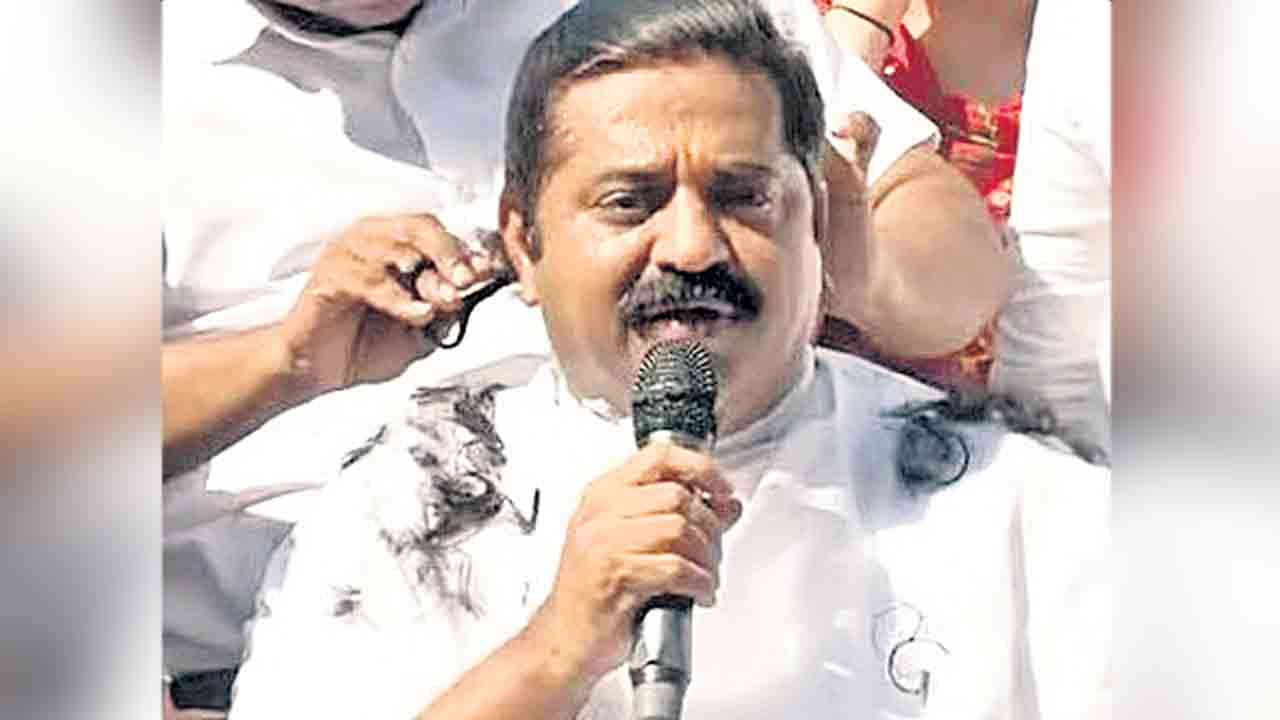 మాట నిలబెట్టుకున్నానని 4 ఏండ్లకు క్షవరం..