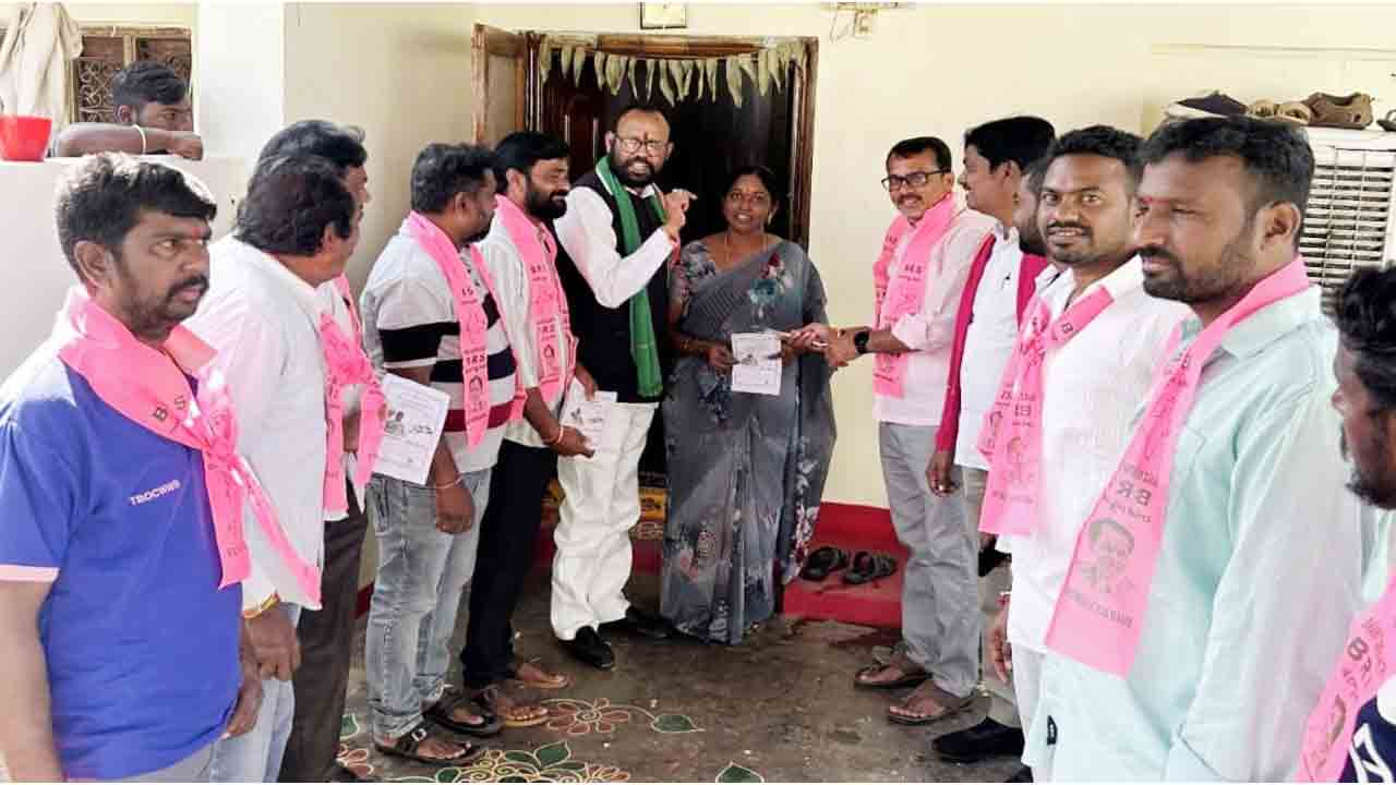 BRS candidate | దేవాపూర్ మేజర్ పంచాయతీలో బీఆర్ఎస్ అభ్యర్థిని గెలిపించాలి
