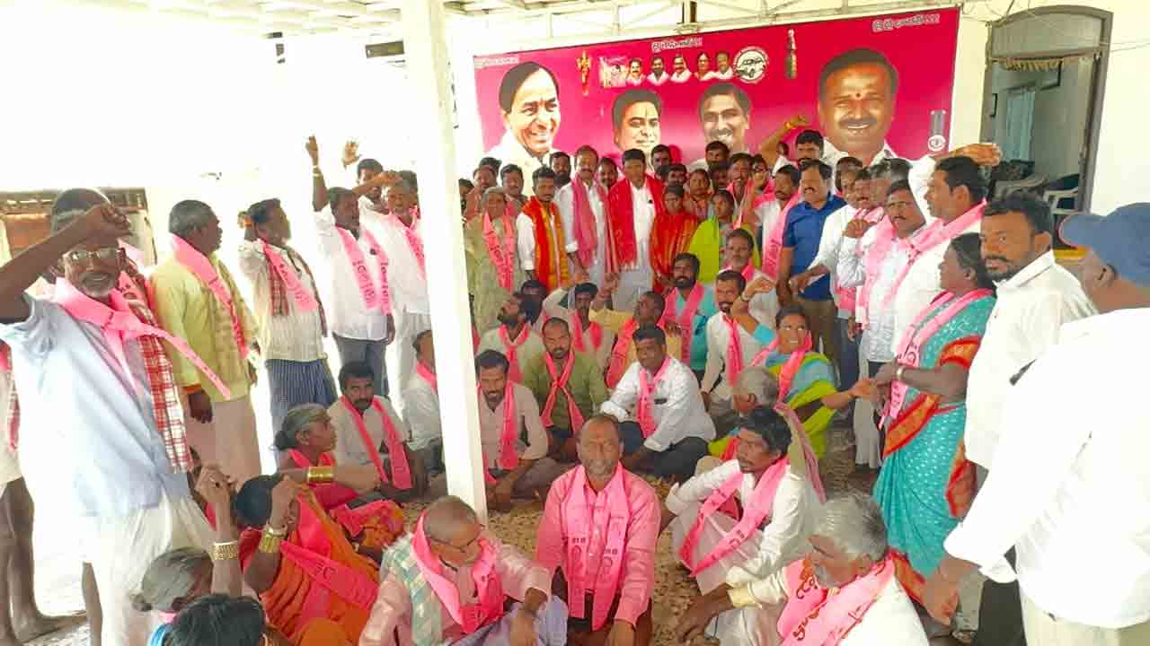 BRS | మాజీ ఎమ్మెల్యే సమక్షంలో బీఆర్‌ఎస్‌లో చేరిన కాంగ్రెస్‌ వార్డు మెంబర్లు