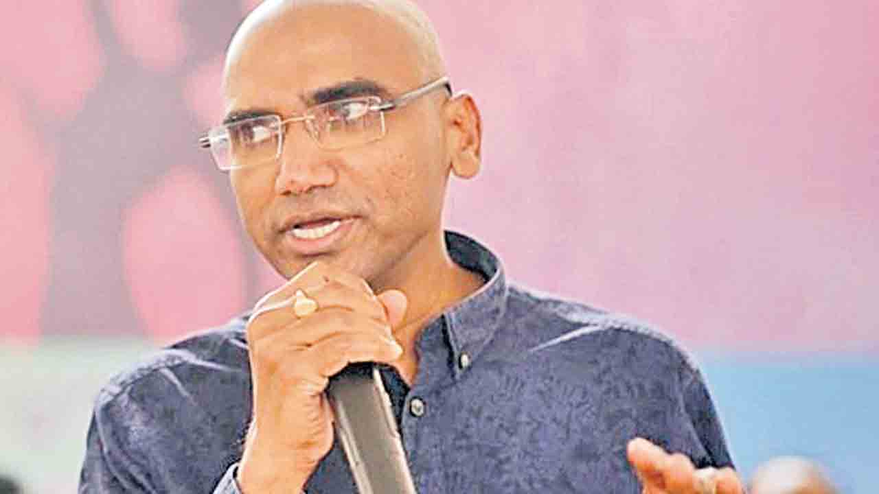 కార్మికులకు జీతాలివ్వలేని కాంగ్రెస్‌ ప్రభుత్వం