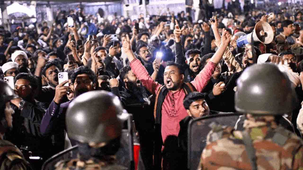 Bangladesh Protests | బంగ్లాదేశ్‌లో మళ్లీ అల్లర్లు.. మీడియా సంస్థలు, షేక్‌ ముజిబుర్‌ ఇంటికి నిప్పు