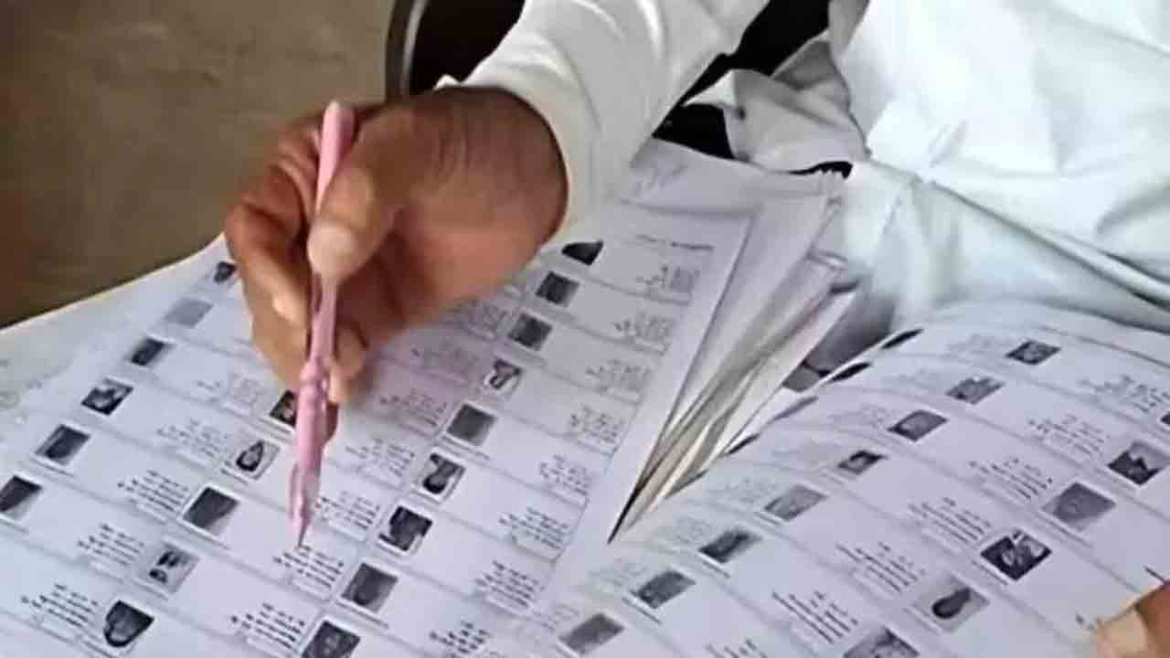 Bengals SIR Draft List | బెంగాల్‌లో 58 లక్షల ఓట్లు తొలగింపు.. ముసాయిదా ఓటర్ల జాబితాను రిలీజ్‌ చేసిన ఈసీ