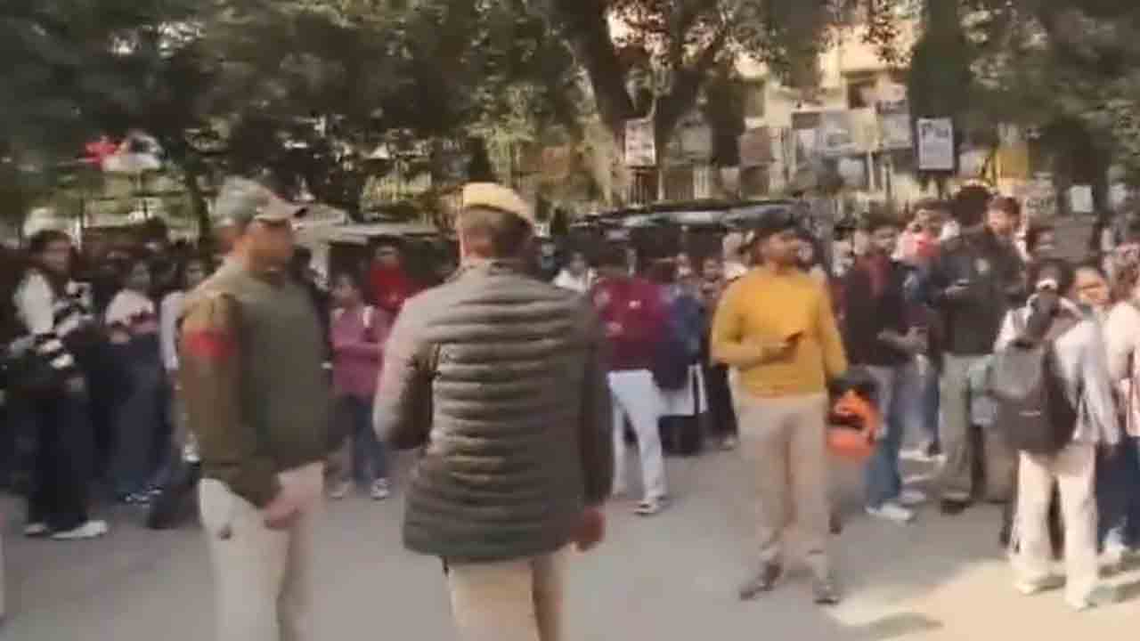 Bomb Threat | ఢిల్లీ కళాశాలలకు బాంబు బెదిరింపులు.. పోలీసులు అలర్ట్‌