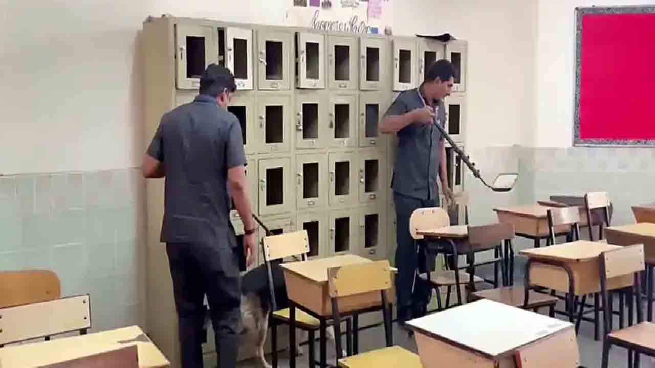 Bomb Scare | ఆ స్కూళ్లను బాంబులతో పేల్చేస్తాం.. అహ్మదాబాద్‌లోని 10 స్కూళ్లకు బెదిరింపు మెయిల్స్‌