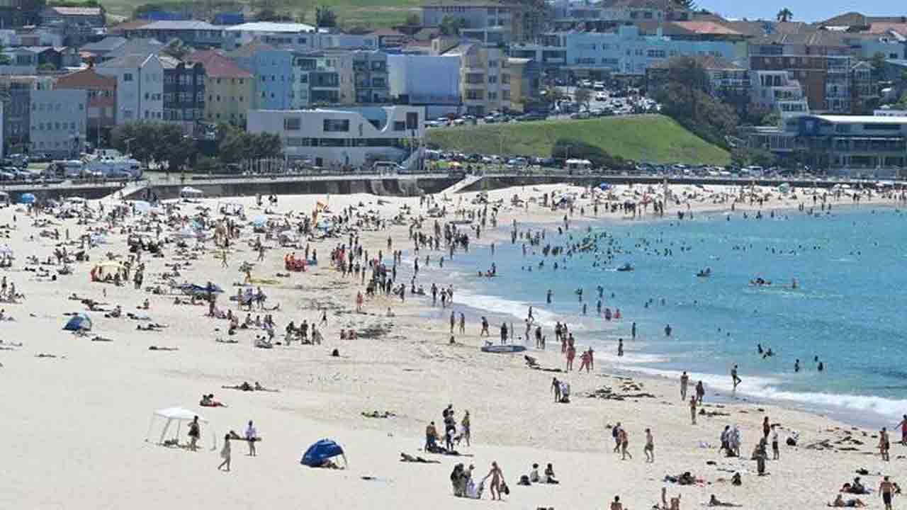 Mass shooting | బాండీ బీచ్‌లో పర్యాటకులపై దుండగులు కాల్పులు.. 10 మంది దుర్మరణం.. Video