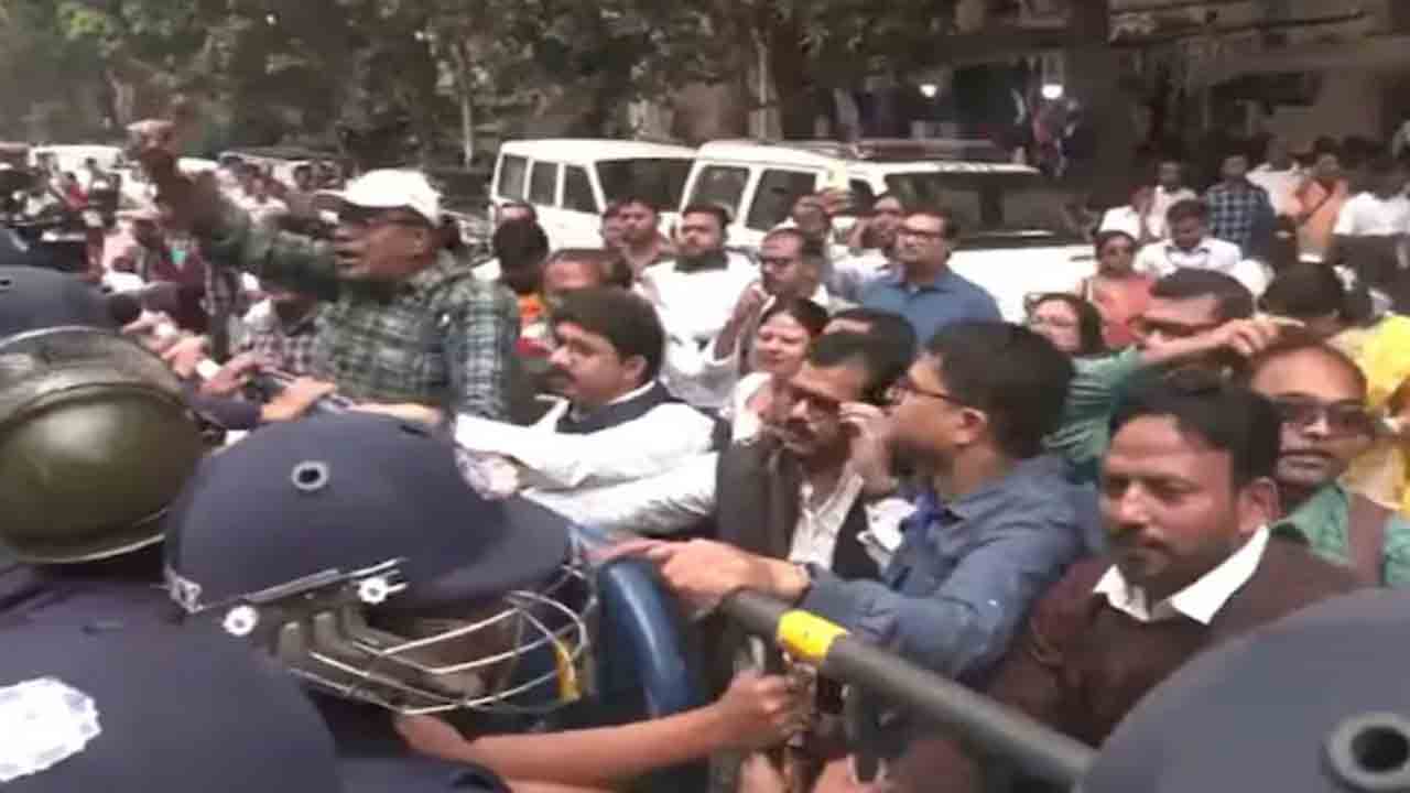 Bengal BLO’s Protest | బెంగాల్‌లో పోలింగ్ బూత్ స్థాయి అధికారుల నిరసన.. ‘సర్‌’ పని ఒత్తిడిపై ఆందోళన