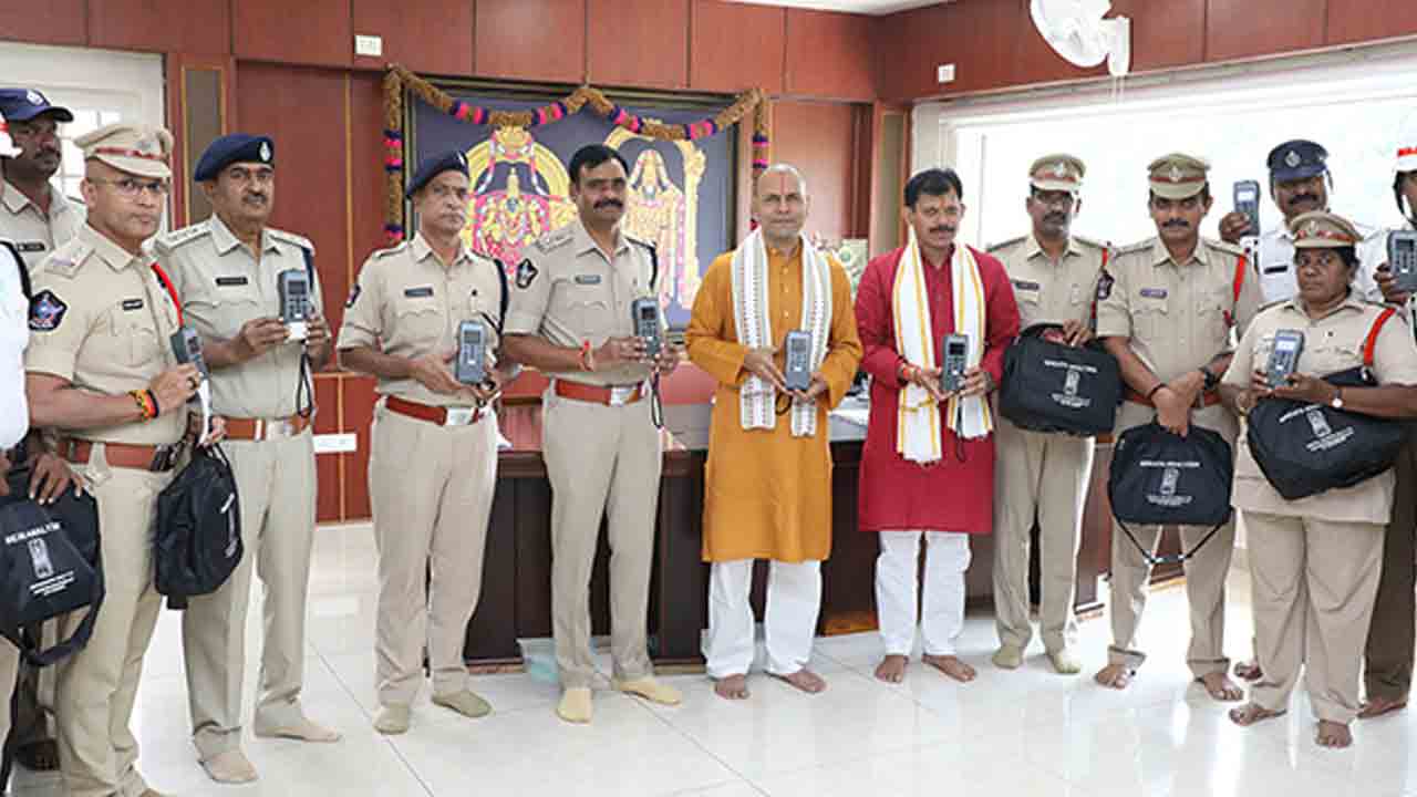 TTD | శ్రీవారి భక్తుల భద్రతకు టీటీడీ పెద్దపీట.. పోలీస్ శాఖకు 20 బ్రెత్ అనలైజర్స్ అందజేత