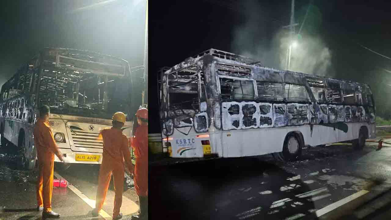 Bus Catches Fire | టూరిస్ట్‌లతో వెళ్తున్న బస్సులో మంటలు.. పూర్తిగా దగ్ధం