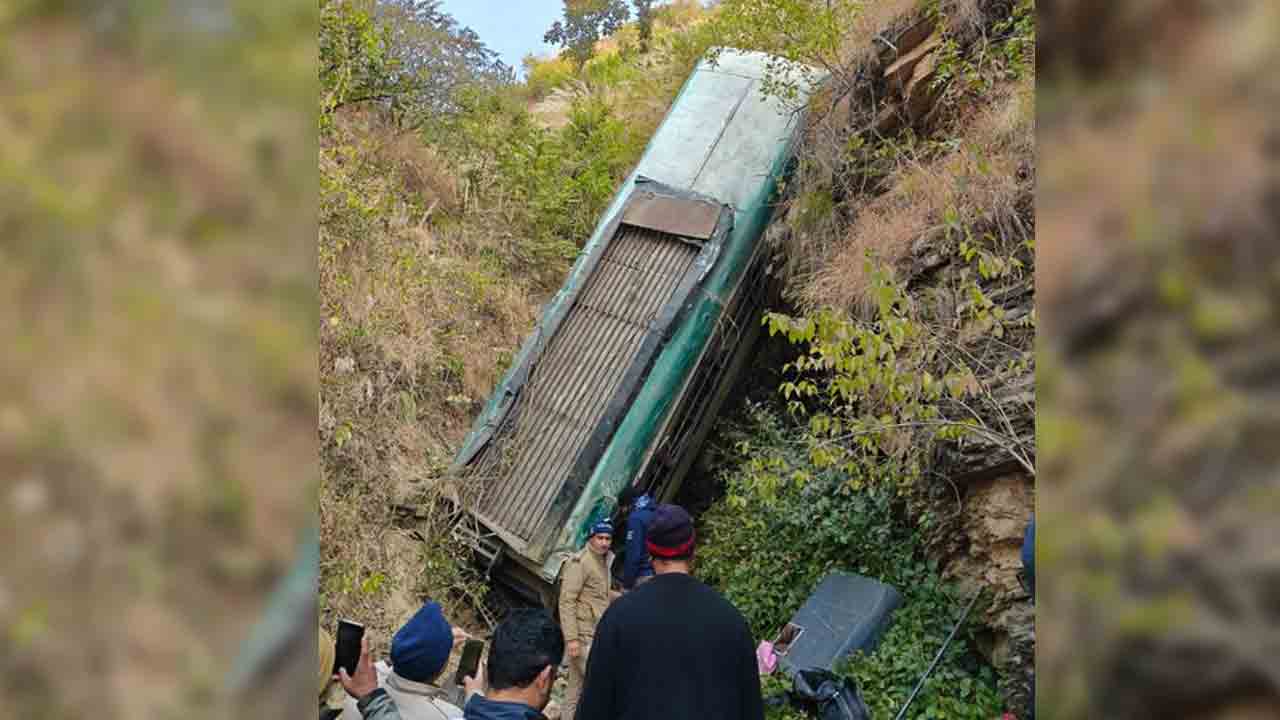 Bus Falls Into Gorge | లోయలో పడిన బస్సు.. ఏడుగురు మృతి