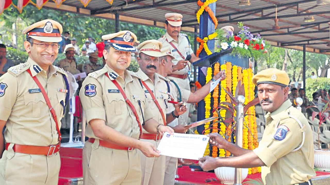 హోంగార్డుల సంక్షేమానికి పెద్దపీట..