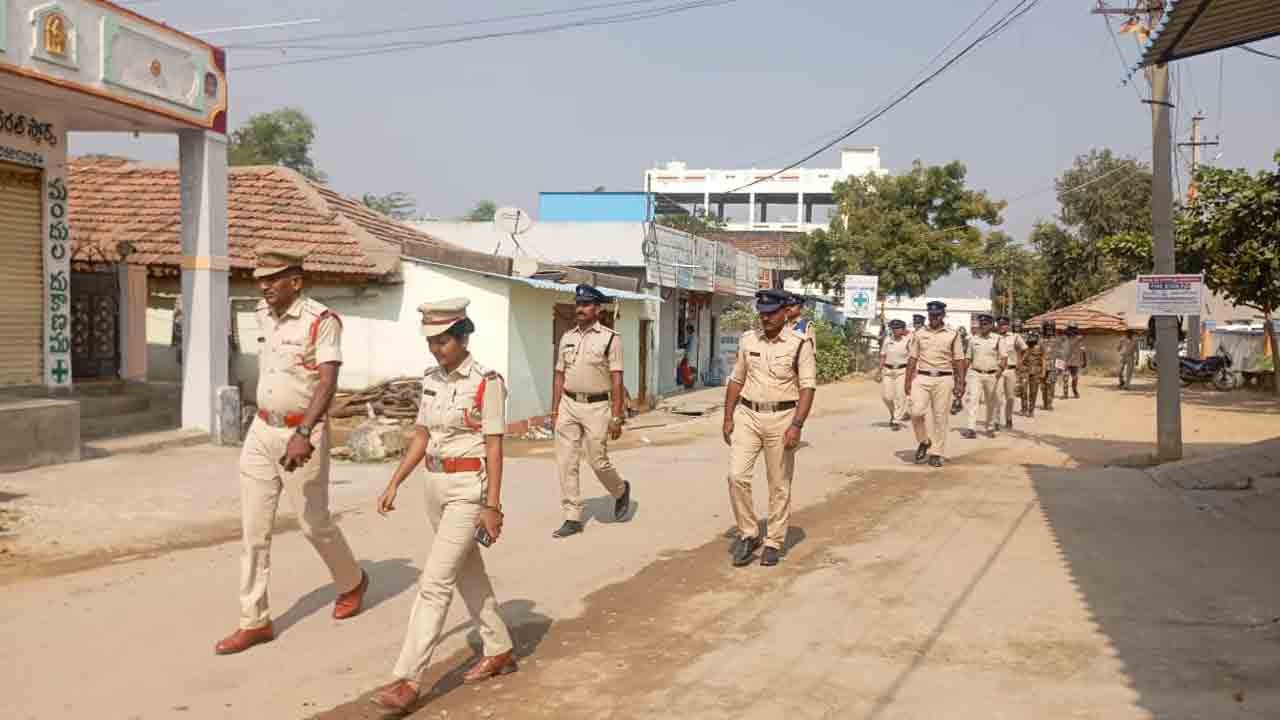 Law and Order | శాంతి భద్రతలకు విఘాతం కలిగిస్తే కఠిన చర్యలు తప్పవు : తొగుట సీఐ లతీఫ్