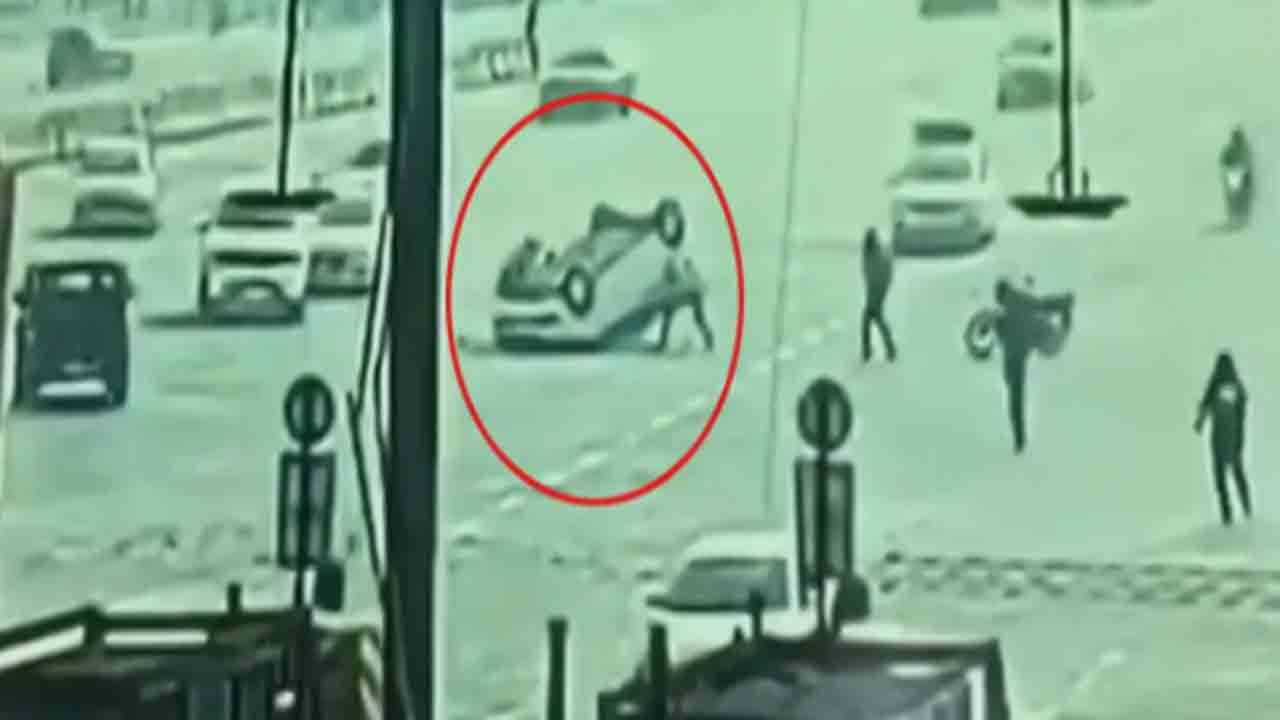 Watch: టోల్‌ ప్లాజా వద్ద కారును ఢీకొట్టిన థార్‌.. తర్వాత ఏం జరిగిందంటే?