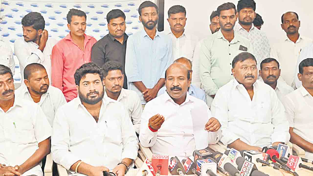 అధికార పార్టీ నేతల అరాచకాలు కన్పిస్తలేవా !